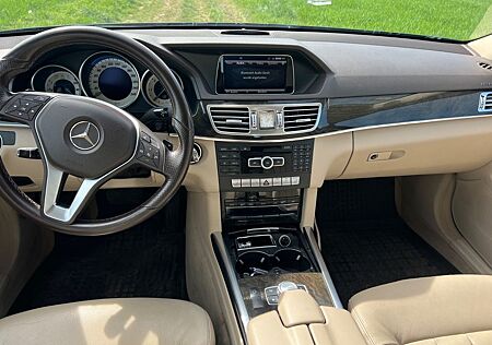 Mercedes-Benz E 220 BlueTEC BE T Edition AVANTG. Auto. Edi...