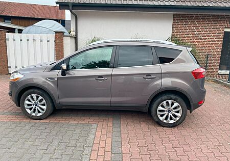 Ford Kuga 2,0TDCi 2x4 103kW Champions Edition Cha...