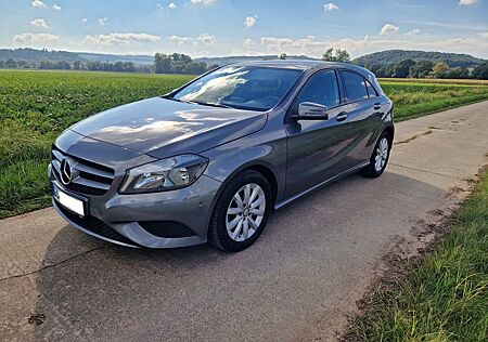 Mercedes-Benz A 180 - Inspektion, TÜV und Bremsen NEU
