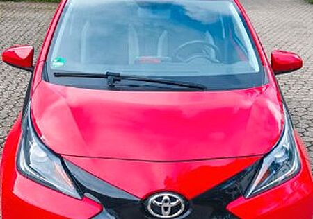 Toyota Aygo (X) Aygo (X) 1,0-l-VVT-i x-play touch x-play touch