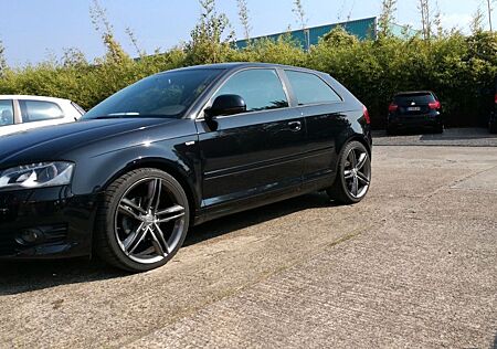 Audi A3 1.4 TFSI S line, TÜV bis 11/2026