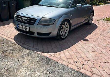 Audi TT Coupe 1.8T quattro 165 kW -