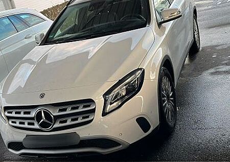 Mercedes-Benz GLA 200 DCT - 7G Automatik Navi Led