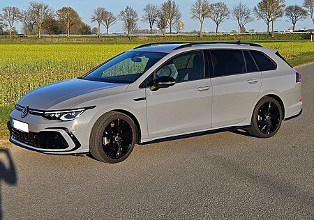 VW Golf Volkswagen VIII Variant 1.5, R-Line DSG, LED, NAVI, VC