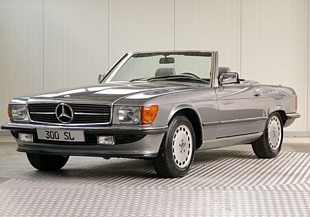 Mercedes-Benz SL 300 300 SL *R107*Perlmuttgrau*Familienbesitz*