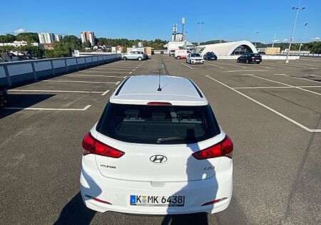 Hyundai i20 1.2, scheckheftgepflegt, 1. Hd., TÜV NEU!