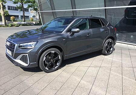 Audi Q2 40TFSI Quattro Stron Sline Standheizung ANH