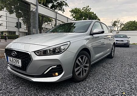 Hyundai i30 *Navi*Rückfahrkamera*KLIMA*AHK*