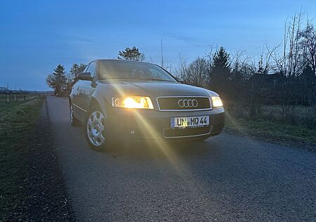 Audi A4 B6 1.6 Benzin | Klima | Bluetooth | TüV