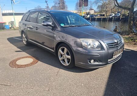 Toyota Avensis Combi Sol 2,2-l-D-CAT