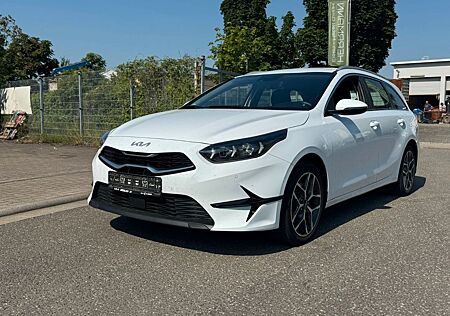 Kia Cee'd / 1.Hand/LED/Kamera/Autom