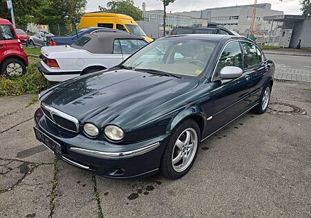 Jaguar X-Type 2 Liter V6. "TÜV neu"