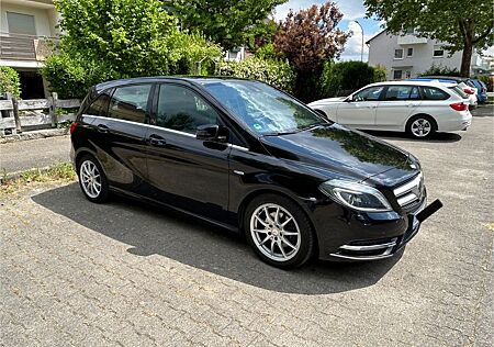 Mercedes-Benz B 180 BlueEFFICIENCY -FESTPREIS