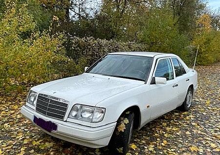 Mercedes-Benz W124, E220