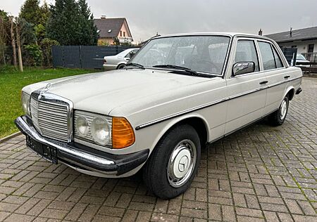 Mercedes-Benz 200 W123, H-Zulassung, Tüv, 1. Hand, Scheckheft