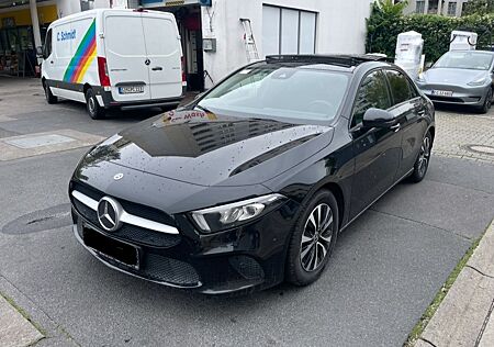 Mercedes-Benz A 180 180 Benzin Limousine,MULTIBEAM, KAMERA, PANO, LE