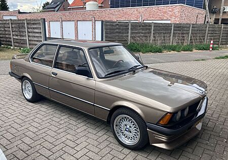 BMW 323i E21