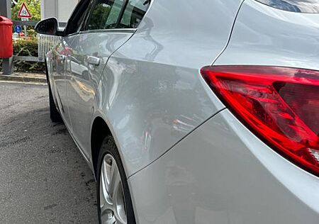 Opel Insignia 4x4 , Tüv Neu , Allwetterreifen Neu