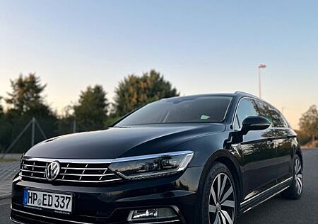 VW Passat Variant Volkswagen R-Line.Matrix, 4M,ACC,Pano,Dynaud,AHK,stheizVoll