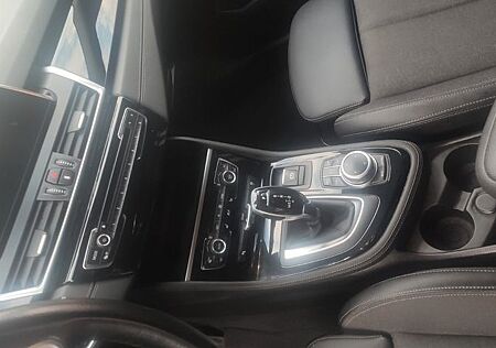 BMW 2er 220 Gran Tourer 220i Steptronic Sport Line S...