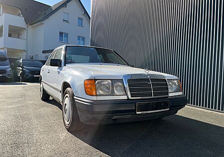 Mercedes-Benz E 260 4matic, One of 1900 Stück