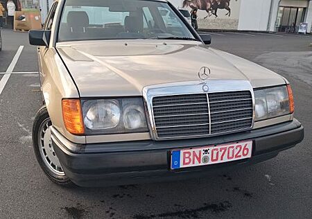 Mercedes-Benz E 260 Automatik mit H Zulassung TÜV neu