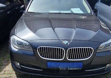 BMW 530d xDrive Touring, Sophistograu Brillanteffekt