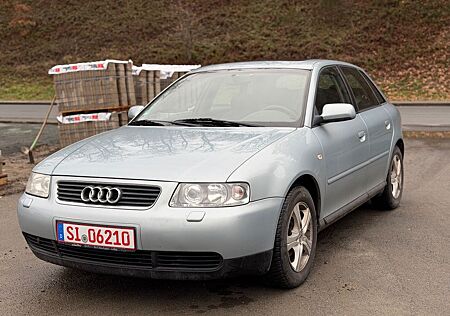 Audi A3 1.6 Attraction 102PS/SHZ/Schiebedach/TÜV01/27