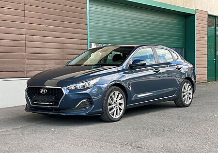 Hyundai i30 Fastback*Navi *Kamera*SHZ *TOP*1.+1.Hd!