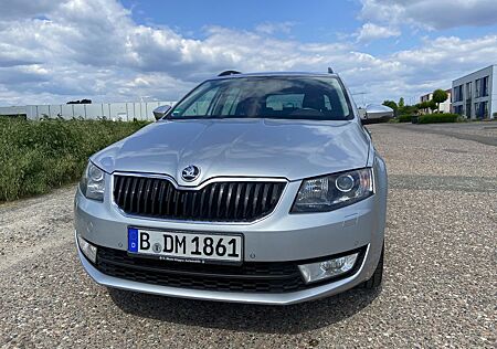 Skoda Octavia 2.0 TDI Green tec EditionCombi AHK/Xenon