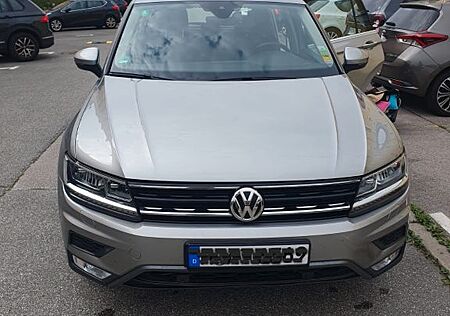 VW Tiguan Volkswagen 2.0 TDI SCR DSG 4MOTION Comfortline C...