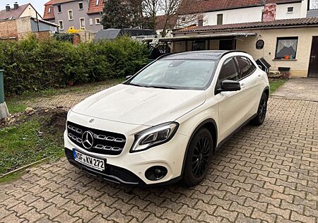 Mercedes-Benz GLA 220 d DCT AMG Line Pano AHK 360 SHZ LED