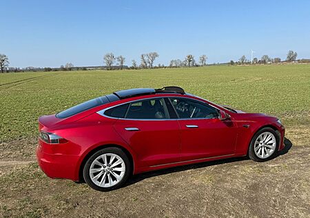 Tesla Model S 90D -