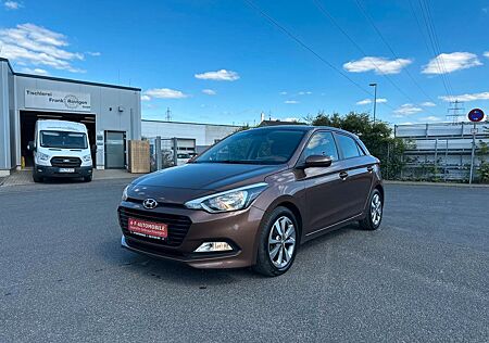 Hyundai i20 YES! 2.Hand/ Vollscheckheft/ 8 Fach Bereift