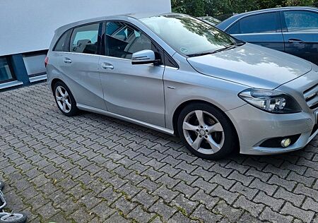 Mercedes-Benz B 200 CDI BlueEFFICIENCY -