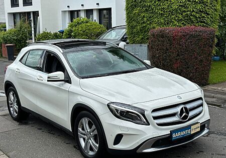 Mercedes-Benz GLA 200 /Pano/Xenon/Navi/39TKM