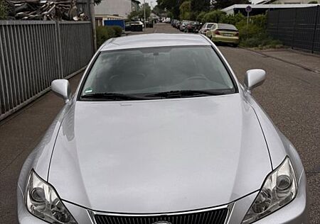 Lexus IS 220