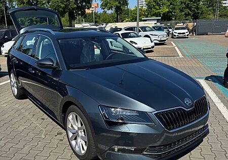 Skoda Superb 2.0 TDI SCR DSG Style Combi Style