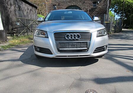 Audi A3 1.6 Ambiente TÜV neu Klima sehr guter zustand