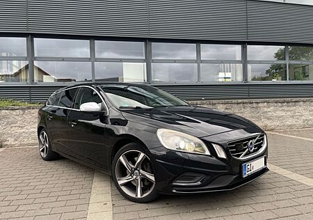 Volvo V60 D5 158kW AWD Aut. R-Design *ACC+Bi.XEN+NAVI*