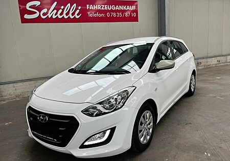 Hyundai i30 cw blue Classic !6.Gang springt raus!