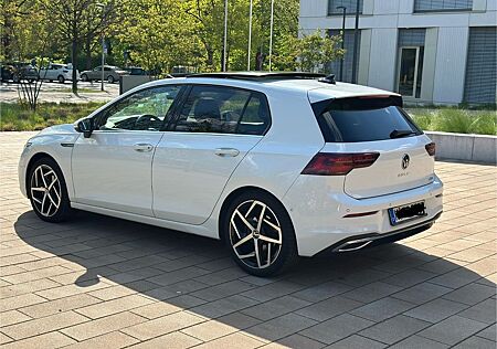 VW Golf Volkswagen 1.5 eTSI OPF 110kW DSG Style Pano/Head Up