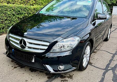 Mercedes-Benz B 180 -
