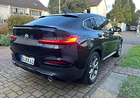 BMW X4 G02 * SCHECKHEFTGEPFLEGT bei