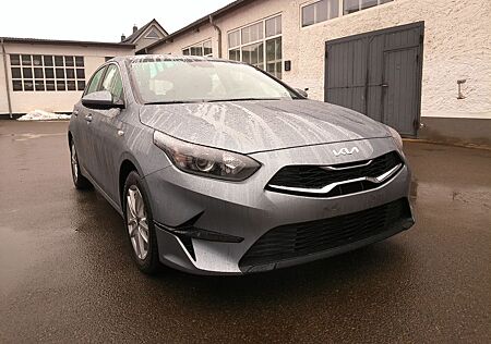Kia Cee'd 1,5T NAVI KOMF SHZ KAMERA LM