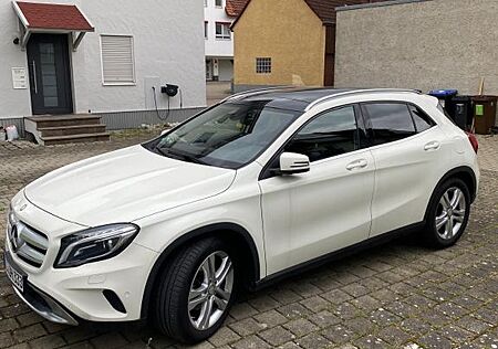 Mercedes-Benz GLA 220 d 4MATIC DCT -