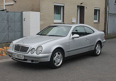 Mercedes-Benz CLK 320 ELEGANCE Automatik 1-Hand,RENTNER,ALU,D4