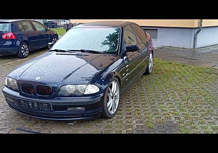 BMW 318i -