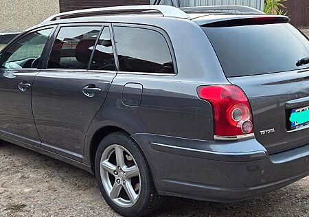 Toyota Avensis Executive 2,2-l-D-CAT Executive