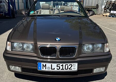 BMW 320i Cabrio cabrio 6zylinder